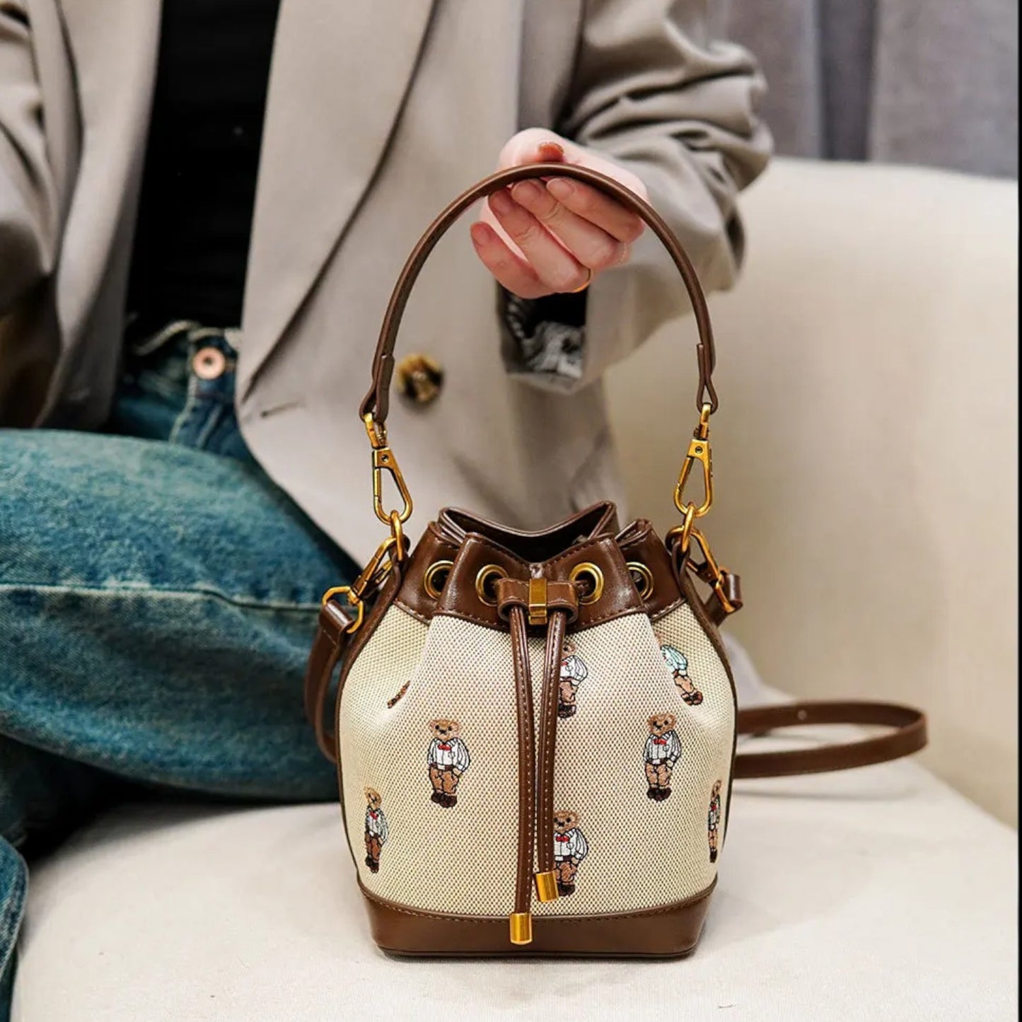 Charming Cartoon Bear Embroidered Bucket Crossbody Bag-the lalezar