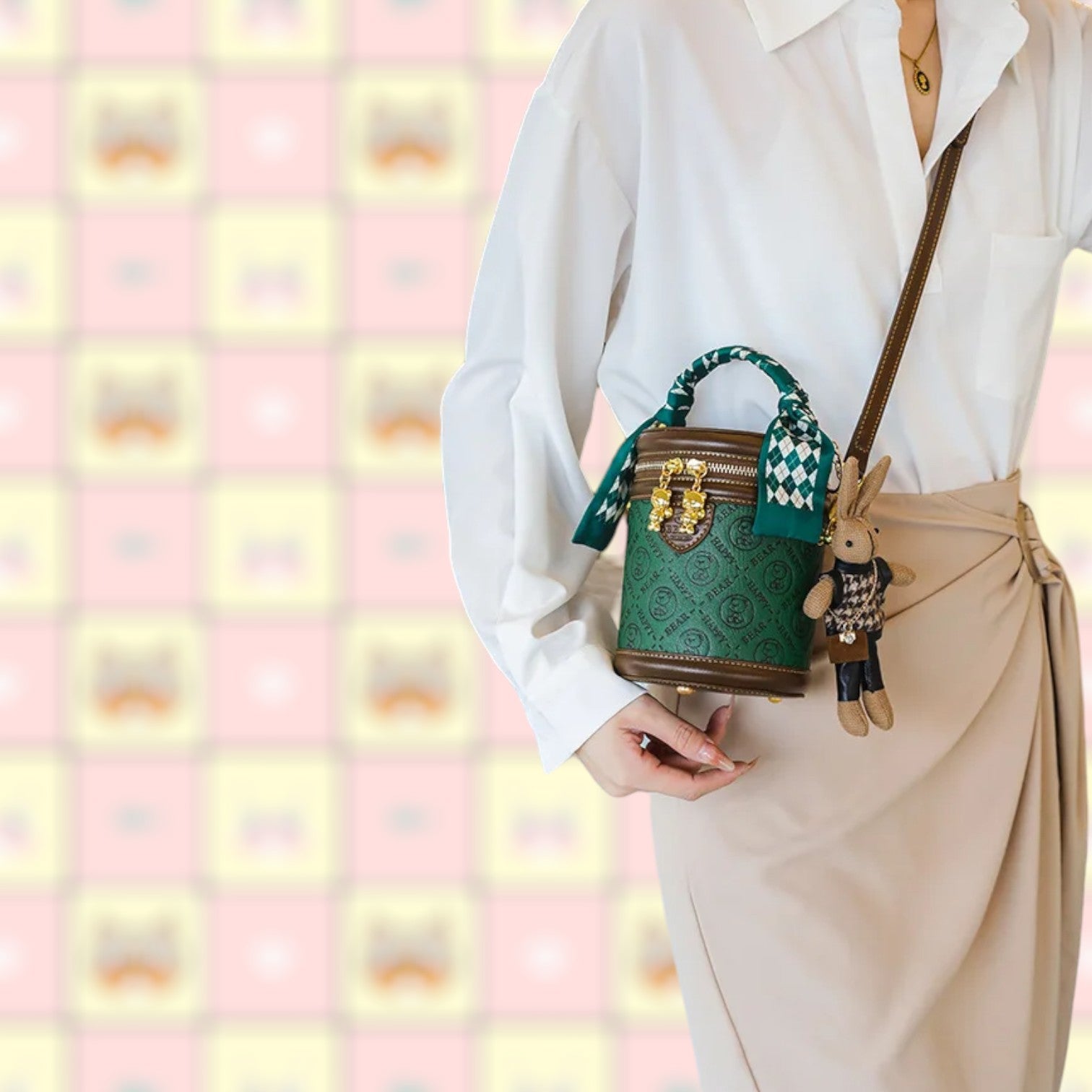 Chic Emerald Cylinder Crossbody - Women's Compact Phone & Essentials Bag-the lalezar