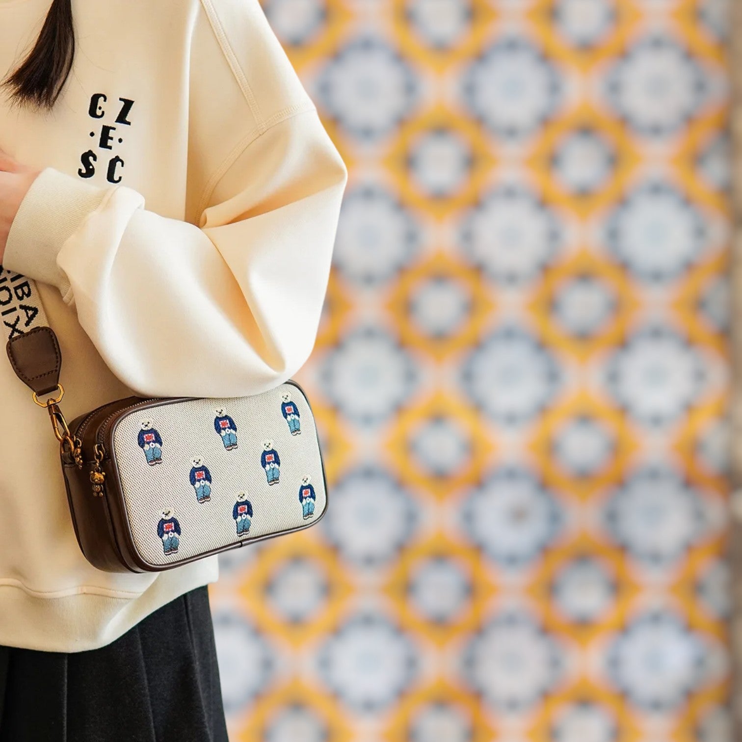 Vintage Bear Embroidered Crossbody – Timeless Fashion Meets Modern Chic for 2024-the lalezar