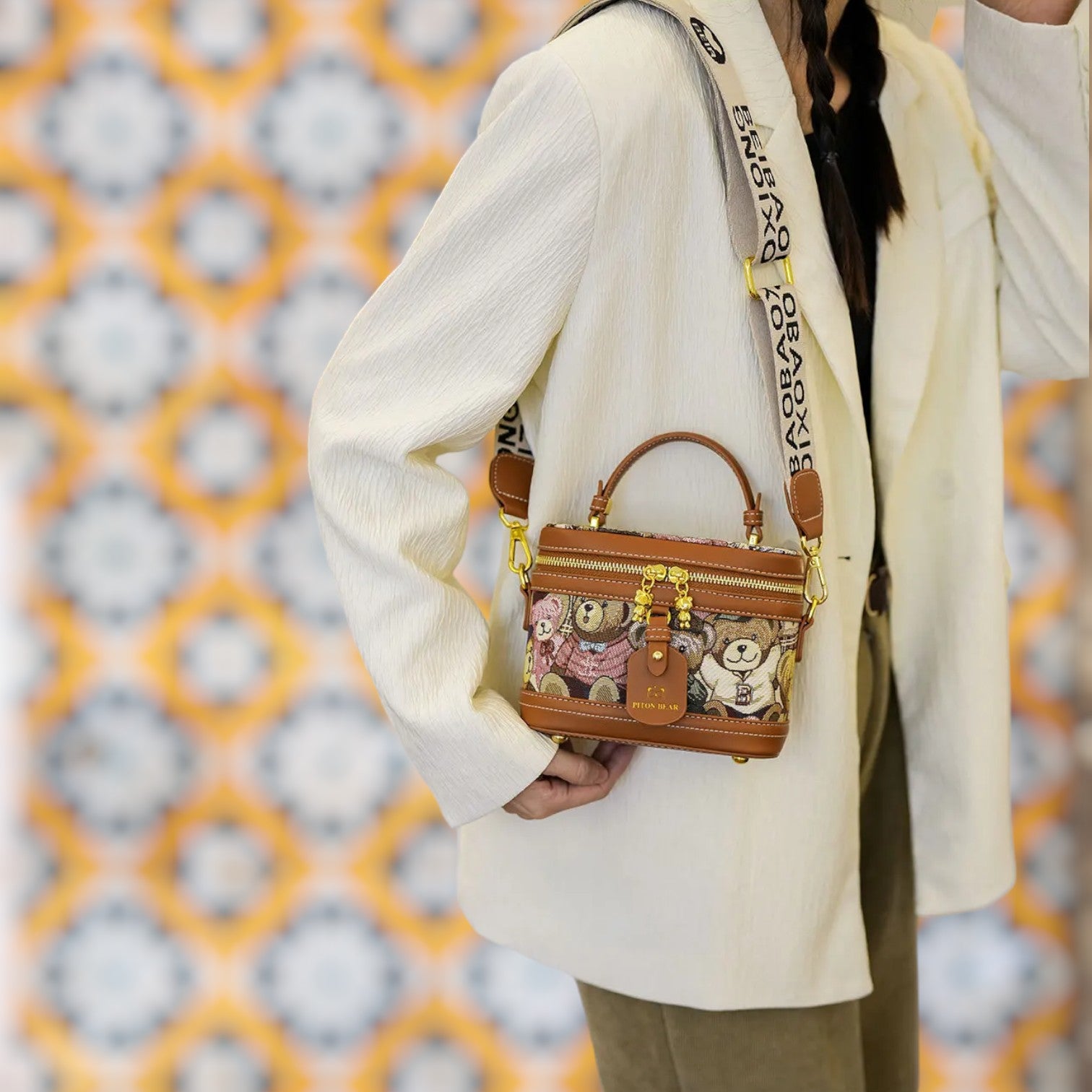 Chic Embroidered Bear Circular Crossbody Bag-the lalezar